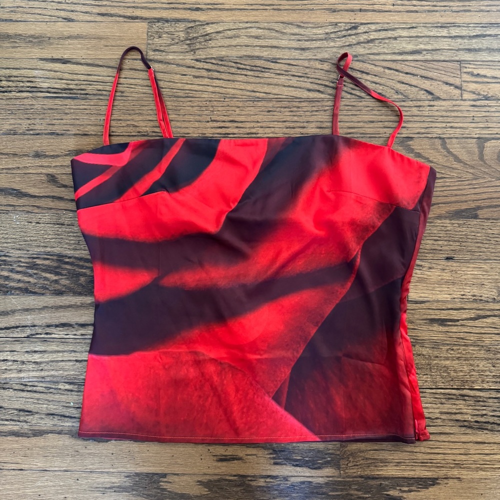 NWT Tyler McGillivary Charlie tank in magnified rose print XL red black - Picture 6 of 7
